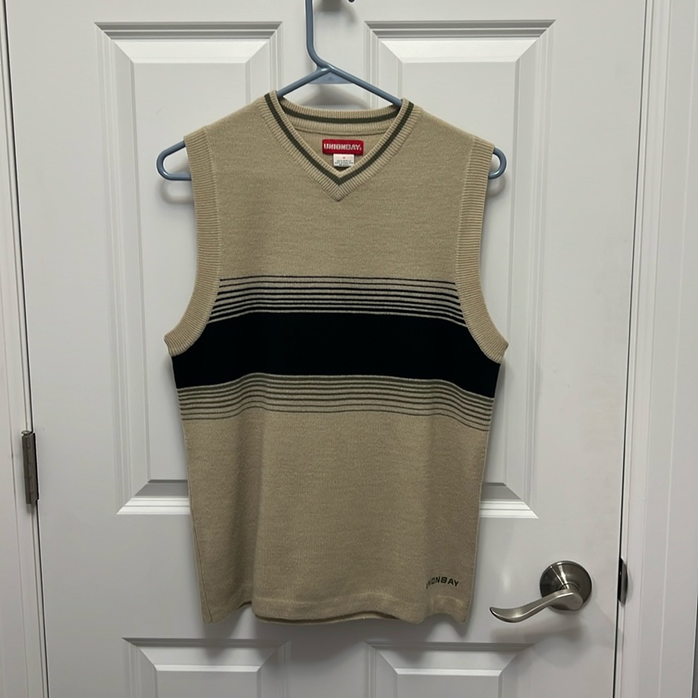 Unionbay sweater vest- boys M